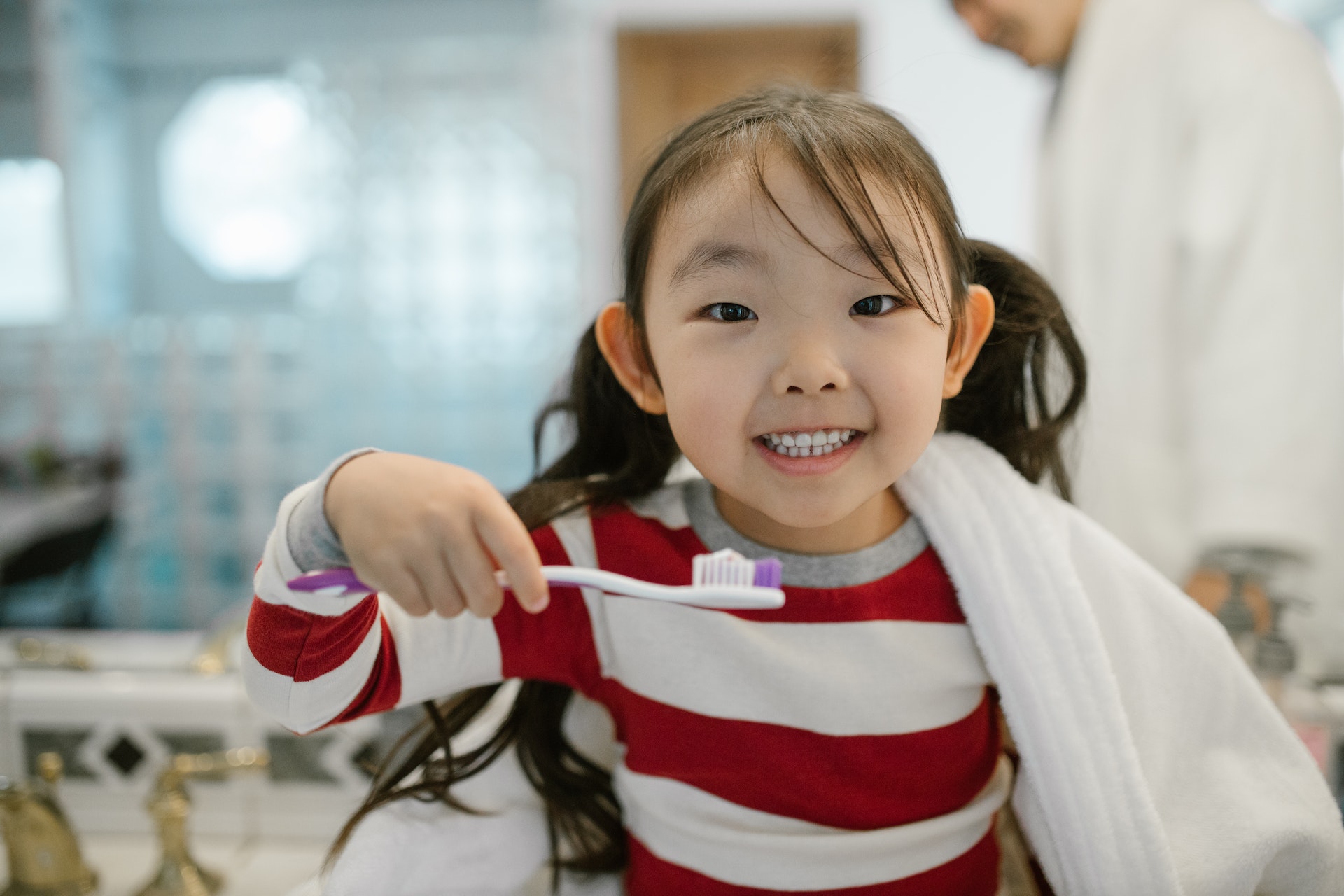 KIDS BRUSHING TEETH